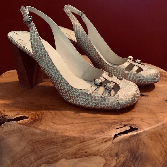 Max Studio - women round toe high heel leather shoes (Size 6) - Picture 3 of 5